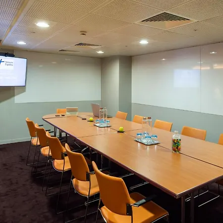 Holiday Inn Express Paris-Canal De La Villette By Ihg-2